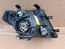 Laden Sie das Bild in den Galerie-Viewer, Frontscheinwerfer Nissan Navara D40 260605X10B 1EE23805501 Links Headlight SCH5049378106sq
