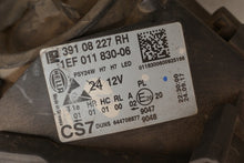 Laden Sie das Bild in den Galerie-Viewer, Frontscheinwerfer Opel Corsa E 39108227 Rechts Scheinwerfer Headlight SCH5060257537mq