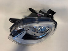 Laden Sie das Bild in den Galerie-Viewer, Frontscheinwerfer Renault Twingo III 26062593R Links Scheinwerfer Headlight SCH5101968351ij