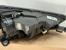 Laden Sie das Bild in den Galerie-Viewer, Frontscheinwerfer Skoda Fabia IV 6VB941015 Full LED Links Scheinwerfer Headlight SCH5105084696nd