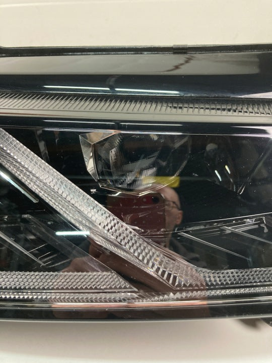 Frontscheinwerfer Skoda Octavia IV 5E4941016A LED Rechts Scheinwerfer Headlight SCH5142186681zq