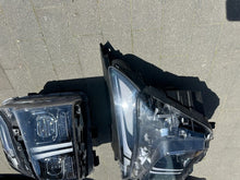 Laden Sie das Bild in den Galerie-Viewer, Frontscheinwerfer Hyundai Santa I Fe 92101-S1601 LED Rechts oder Links SCH5171857778ue