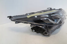 Laden Sie das Bild in den Galerie-Viewer, Frontscheinwerfer Toyota Corolla 81130-02T31-00 LED Rechts Headlight SCH5173550223fw
