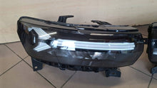 Laden Sie das Bild in den Galerie-Viewer, Frontscheinwerfer Dacia 260107725R 260603515R Ein Satz Scheinwerfer Headlight SCH5174302055tv