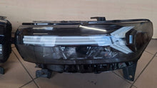 Laden Sie das Bild in den Galerie-Viewer, Frontscheinwerfer Dacia 260107725R 260603515R Ein Satz Scheinwerfer Headlight SCH5174302055tv