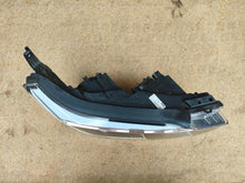 Laden Sie das Bild in den Galerie-Viewer, Frontscheinwerfer Ssangyong Rexton 8310236031 Xenon Rechts Headlight SCH5174306160qb