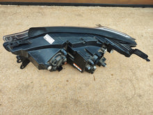 Laden Sie das Bild in den Galerie-Viewer, Frontscheinwerfer Ssangyong Rexton 8310236031 Xenon Rechts Headlight SCH5174306160qb