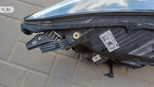 Laden Sie das Bild in den Galerie-Viewer, Frontscheinwerfer Infiniti Qx30 90070681 Links Scheinwerfer Headlight SCH5197015644te