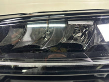 Load image into Gallery viewer, Frontscheinwerfer Skoda Octavia IV 5E4941009 Links Scheinwerfer Headlight SCH5215373303jg