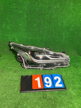 Laden Sie das Bild in den Galerie-Viewer, Frontscheinwerfer Toyota Corolla 8111002T51 200358236 Rechts Headlight SCH5218837391jo