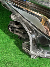 Laden Sie das Bild in den Galerie-Viewer, Frontscheinwerfer Toyota Corolla 8111002T51 200358236 Rechts Headlight SCH5218837391jo