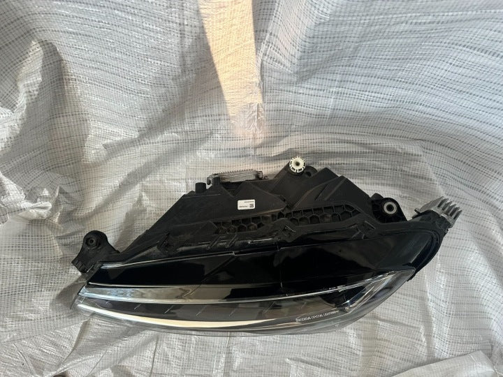 Frontscheinwerfer Skoda Superb III 3V1941015D--999C72-DA1D43 Links Headlight SCH5221441529mr