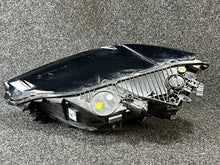 Laden Sie das Bild in den Galerie-Viewer, Frontscheinwerfer Volvo 32450063 Rechts Scheinwerfer Headlight SCH5225942089aj