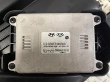 Load image into Gallery viewer, Frontscheinwerfer Kia Stonic 92102-H8800 Rechts Scheinwerfer Headlight SCH5234625878zp