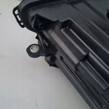Laden Sie das Bild in den Galerie-Viewer, Frontscheinwerfer Mercedes-Benz A2139067509 Links Scheinwerfer Headlight SCH5241689920vd