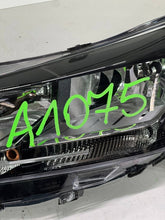 Laden Sie das Bild in den Galerie-Viewer, Frontscheinwerfer Opel Vivaro 9847198380 Links Scheinwerfer Headlight SCH5260543550pe