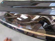 Laden Sie das Bild in den Galerie-Viewer, Frontscheinwerfer Skoda Octavia IV 5E4941015 LED Links Scheinwerfer Headlight SCH5266405233ty