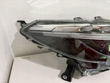 Laden Sie das Bild in den Galerie-Viewer, Frontscheinwerfer Toyota Corolla 16-184 LED Ein Stück (Rechts oder Links) SCH5273672449az