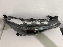 Laden Sie das Bild in den Galerie-Viewer, Frontscheinwerfer Toyota Corolla 16-184 LED Ein Stück (Rechts oder Links) SCH5273672449az