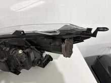 Laden Sie das Bild in den Galerie-Viewer, Frontscheinwerfer Toyota Corolla 16-184 LED Ein Stück (Rechts oder Links) SCH5273672449az