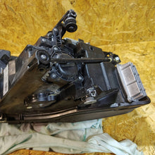 Laden Sie das Bild in den Galerie-Viewer, Frontscheinwerfer Seat Leon 5FB941007G Links Scheinwerfer Headlight SCH5275174613zo