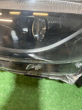 Laden Sie das Bild in den Galerie-Viewer, Frontscheinwerfer Toyota Corolla 811500A250 Links Scheinwerfer Headlight SCH5305889796ou