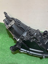 Laden Sie das Bild in den Galerie-Viewer, Frontscheinwerfer Toyota Corolla 811500A250 Links Scheinwerfer Headlight SCH5305889796ou
