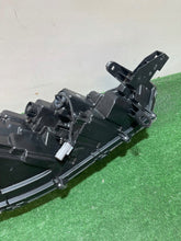 Laden Sie das Bild in den Galerie-Viewer, Frontscheinwerfer Toyota Corolla 811500A250 Links Scheinwerfer Headlight SCH5305889796ou