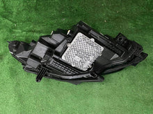 Laden Sie das Bild in den Galerie-Viewer, Frontscheinwerfer Land Rover I Sport Discovery LK72-13W030-BB Links Headlight SCH5306386984iz