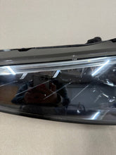 Laden Sie das Bild in den Galerie-Viewer, Frontscheinwerfer Skoda Scala 657941015A LED Links Scheinwerfer Headlight SCH5313879324jd