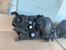 Laden Sie das Bild in den Galerie-Viewer, Frontscheinwerfer Suzuki Grand Vitara I 100-59079 100-59083 Ein Satz Headlight SCH5364265740ar