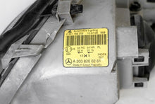 Laden Sie das Bild in den Galerie-Viewer, Frontscheinwerfer Mercedes-Benz W203 A2038200261 Rechts Scheinwerfer Headlight SCH5377430464ws