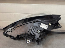 Laden Sie das Bild in den Galerie-Viewer, Frontscheinwerfer BMW 2 Active Tourer U06 5A42243 5A42244 Ein Satz Headlight SCH5379199266te