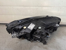 Laden Sie das Bild in den Galerie-Viewer, Frontscheinwerfer BMW 2 Active Tourer U06 5A42243 5A42244 Ein Satz Headlight SCH5379199266te