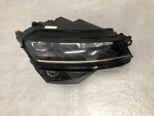 Laden Sie das Bild in den Galerie-Viewer, Frontscheinwerfer Skoda Karoq 57B941015A LED Rechts Scheinwerfer Headlight SCH5401768359lg