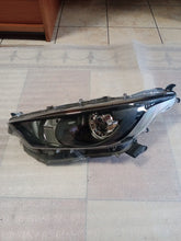 Laden Sie das Bild in den Galerie-Viewer, Frontscheinwerfer Toyota Yaris 81130K0060 Links Scheinwerfer Headlight SCH5402466091fg