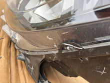 Laden Sie das Bild in den Galerie-Viewer, Frontscheinwerfer Dacia Duster 260602465R Links Scheinwerfer Headlight SCH5433389678az
