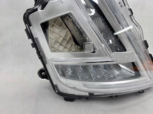 Load image into Gallery viewer, Frontscheinwerfer Volvo 24056510 LED Rechts Scheinwerfer Headlight SCH5461319838vx