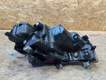 Laden Sie das Bild in den Galerie-Viewer, Frontscheinwerfer Suzuki Vitara I 100-7R016 S2506S070 Links Headlight SCH5468623985ja