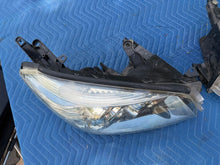 Laden Sie das Bild in den Galerie-Viewer, Frontscheinwerfer Toyota III 275011302A Rechts Scheinwerfer Headlight SCH5487026658rg