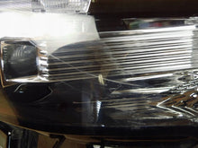 Laden Sie das Bild in den Galerie-Viewer, Frontscheinwerfer Mazda 3 Bp BCJH51040 Links Scheinwerfer Headlight SCH5488199846bv