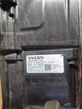 Laden Sie das Bild in den Galerie-Viewer, Frontscheinwerfer Volvo I 32450062 Links Scheinwerfer Headlight SCH5490663615nc