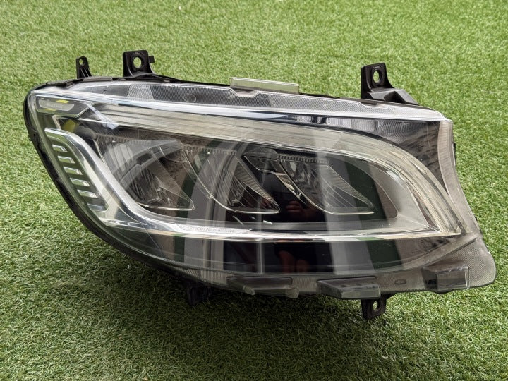 Frontscheinwerfer Mercedes-Benz Sprinter A9109067200 Rechts Headlight SCH5501516581ed