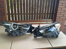 Load image into Gallery viewer, Frontscheinwerfer Mazda Cx30 BSP551040 Ein Satz Scheinwerfer Headlight SCH5515170186bw