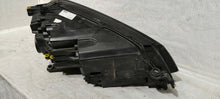 Laden Sie das Bild in den Galerie-Viewer, Frontscheinwerfer Skoda Karoq 57B941015D Links Scheinwerfer Headlight SCH5542428033hz