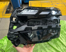 Laden Sie das Bild in den Galerie-Viewer, Frontscheinwerfer Skoda Enyaq 5LB941035 LED Links Scheinwerfer Headlight SCH5553128326bu