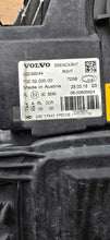 Laden Sie das Bild in den Galerie-Viewer, Frontscheinwerfer Volvo 22239244 Xenon Rechts Scheinwerfer Headlight SCH5568927462tr