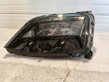 Laden Sie das Bild in den Galerie-Viewer, Frontscheinwerfer Renault 5 260601570R Links Scheinwerfer Headlight SCH5569612449ye
