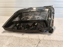 Laden Sie das Bild in den Galerie-Viewer, Frontscheinwerfer Renault 5 260601570R Links Scheinwerfer Headlight SCH5569612449ye