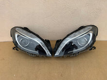 Laden Sie das Bild in den Galerie-Viewer, Frontscheinwerfer Mercedes-Benz W246 2468207761 Rechts Scheinwerfer Headlight SCH5583660786ib